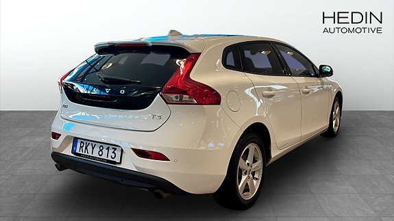 Volvo V40 2 of 12