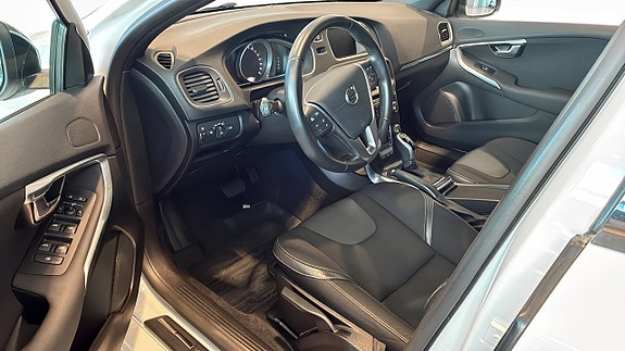 Volvo V40 11 of 12