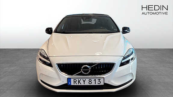 Volvo V40 8 of 12