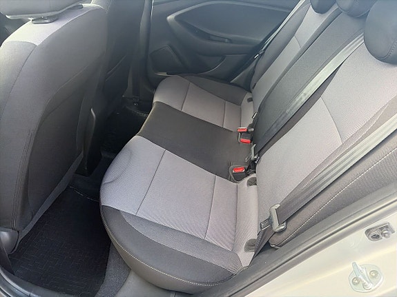 Hyundai i20 8 of 15