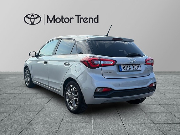 Hyundai i20 2 of 15