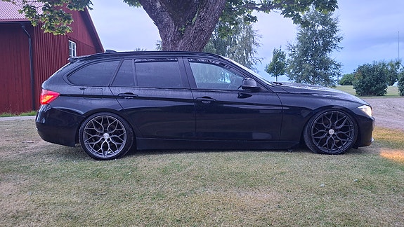 BMW 320d 5 of 12