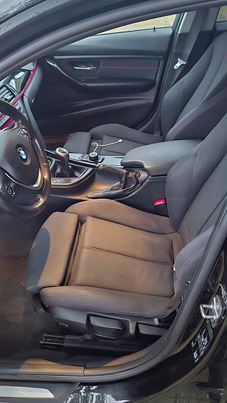 BMW 320d 3 of 12