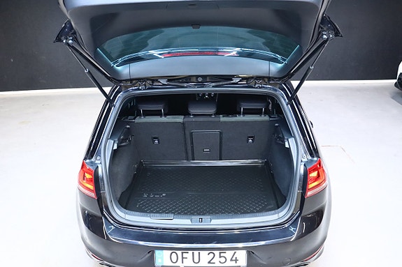Volkswagen Golf VII 14 of 23