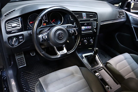 Volkswagen Golf VII 9 of 23