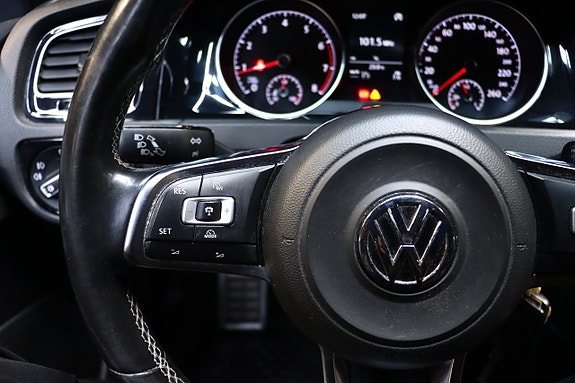 Volkswagen Golf VII 18 of 23