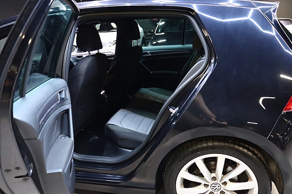 Volkswagen Golf VII 10 of 23