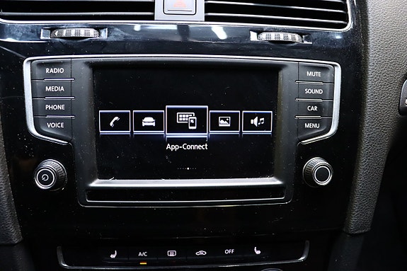 Volkswagen Golf VII 22 of 23