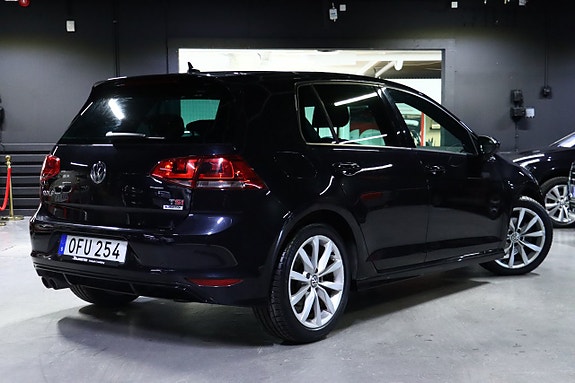 Volkswagen Golf VII 4 of 23