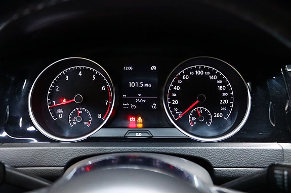 Volkswagen Golf VII 19 of 23