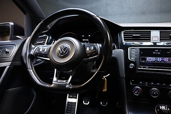 Volkswagen Golf VII 16 of 23