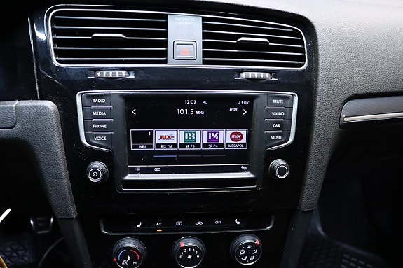 Volkswagen Golf VII 23 of 23