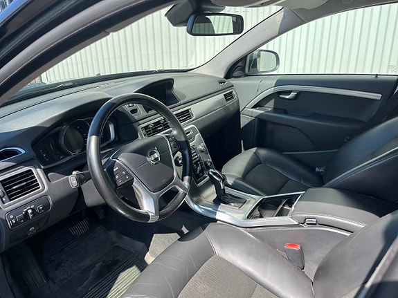 Volvo V70 8 of 12