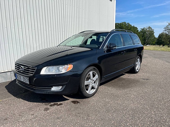Volvo V70 2 of 12