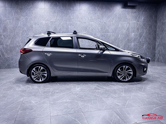 Kia Carens 8 of 30