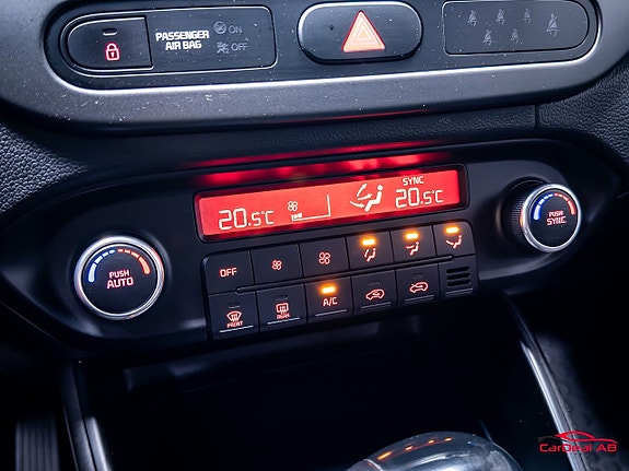Kia Carens 28 of 30