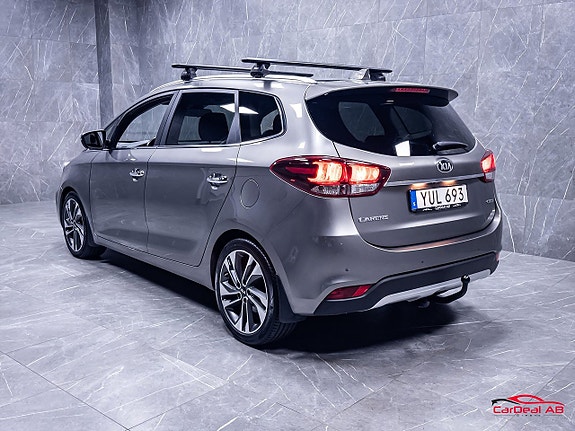 Kia Carens 5 of 30