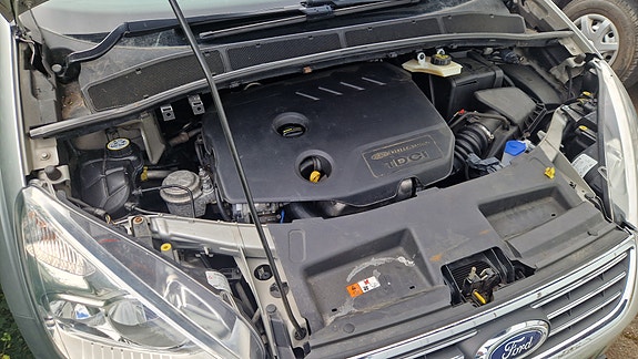 Ford Galaxy 5 of 6