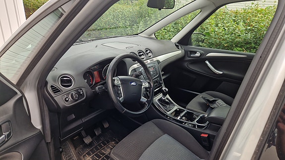 Ford Galaxy 4 of 6