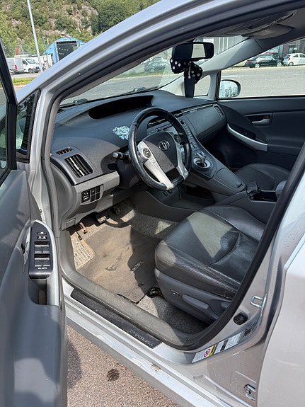 Toyota Prius 10 of 15