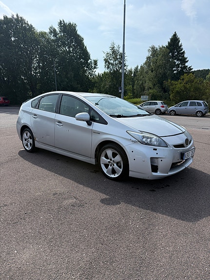 Toyota Prius 2 of 15