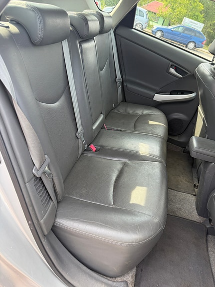 Toyota Prius 12 of 15