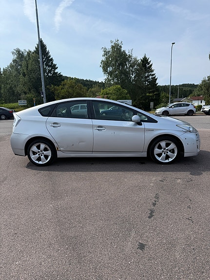 Toyota Prius 6 of 15