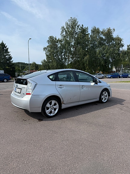 Toyota Prius 5 of 15