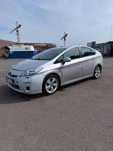 Toyota Prius 3 of 15