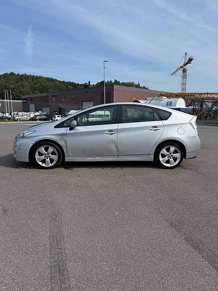 Toyota Prius 7 of 15