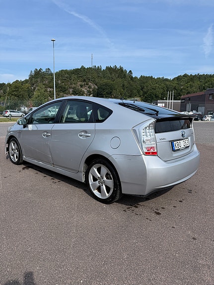 Toyota Prius 4 of 15