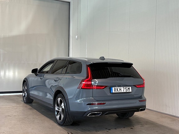 Volvo V60 Cross Country 6 of 26