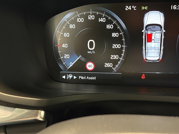 Volvo V60 Cross Country 13 of 26