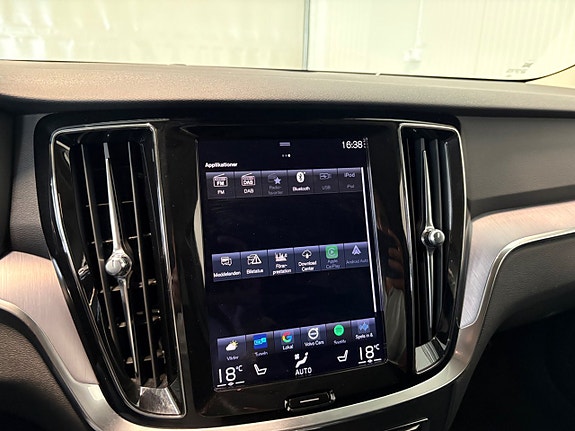 Volvo V60 Cross Country 18 of 26
