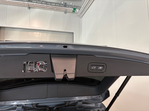 Volvo V60 Cross Country 24 of 26