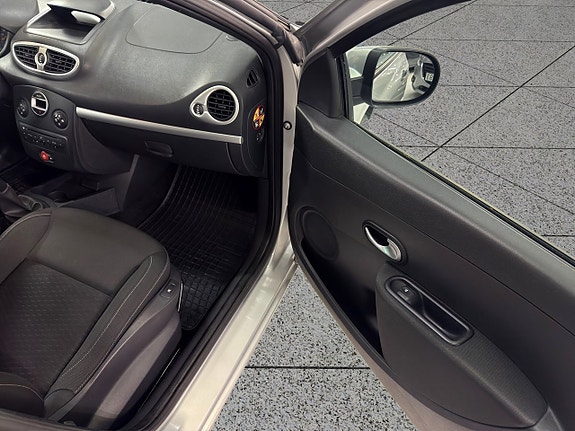 Renault Clio 16 of 27
