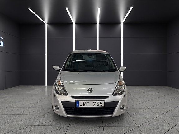 Renault Clio 8 of 27