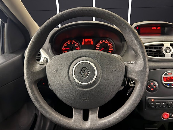 Renault Clio 21 of 27