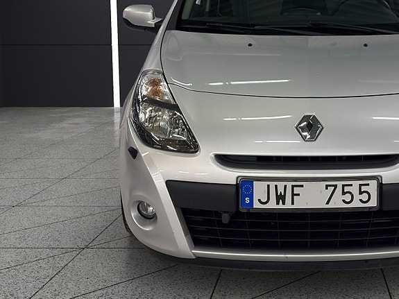 Renault Clio 10 of 27
