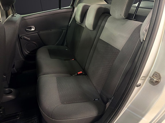 Renault Clio 19 of 27