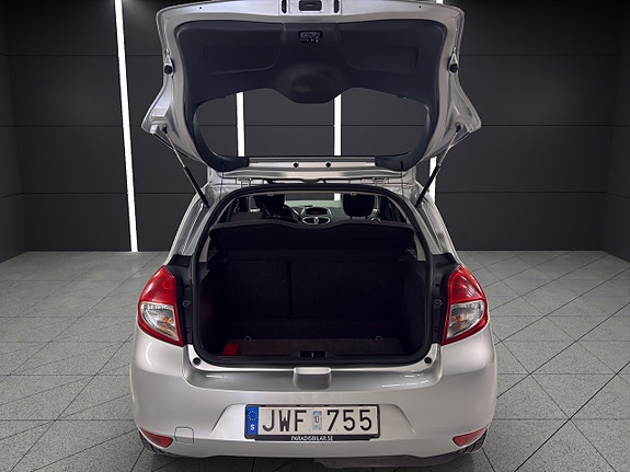 Renault Clio 14 of 27