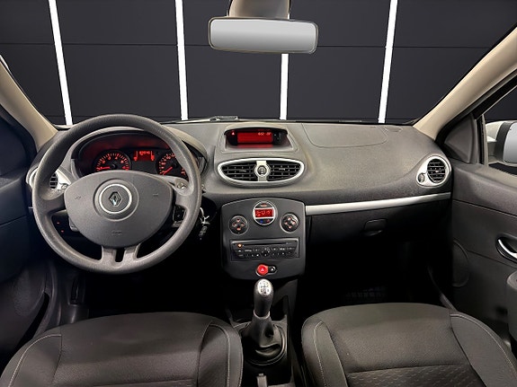 Renault Clio 27 of 27