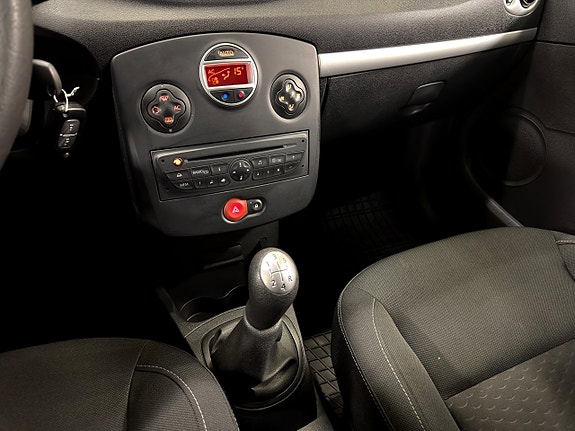 Renault Clio 25 of 27