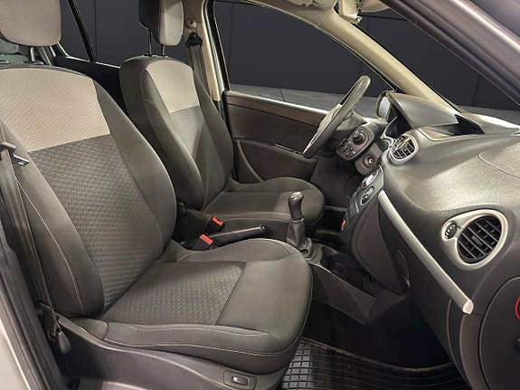 Renault Clio 18 of 27
