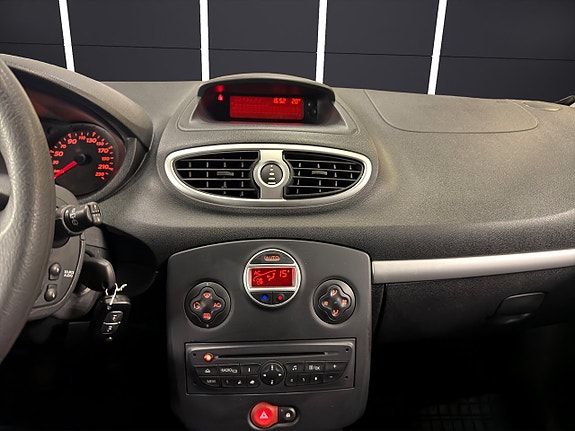 Renault Clio 26 of 27