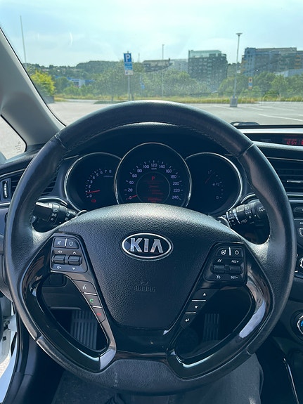 Kia Ceed 2 of 5