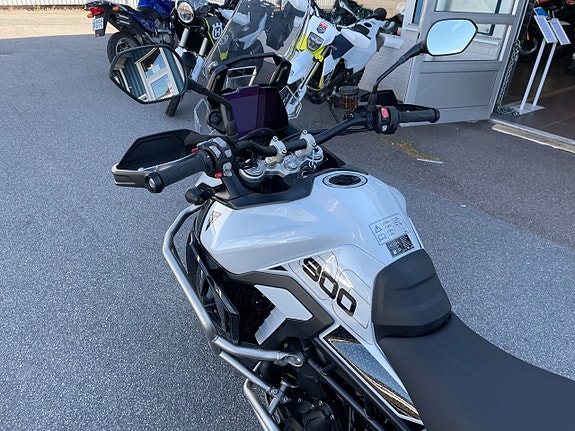 Triumph Tiger 900 GT Pro 3 of 5
