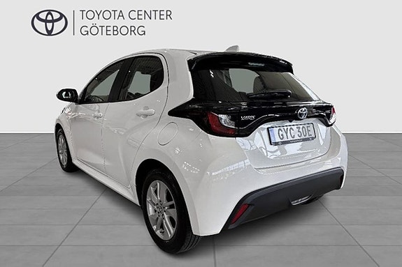 Toyota Yaris 3 of 11