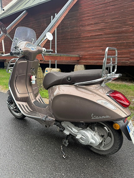 Piaggio Vespa Primavera 50cc /Fint skick/ 4-takt 2 of 12
