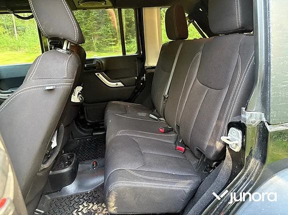Jeep Wrangler Unlimited 7 of 10